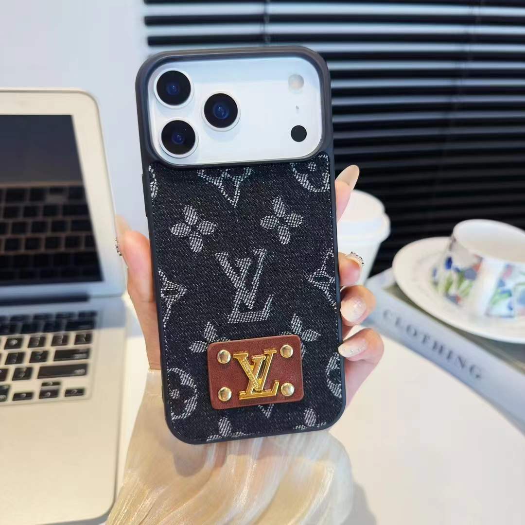 The world's newest luxury iPhone 17 case-1